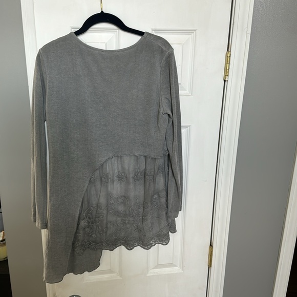 Vintage Concepts Gray Lace Top - Picture 2 of 2